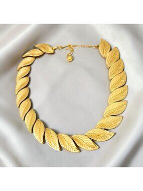 Vintage Gold Tone Trifari Leaf Link Necklace Matte & Polished Finish